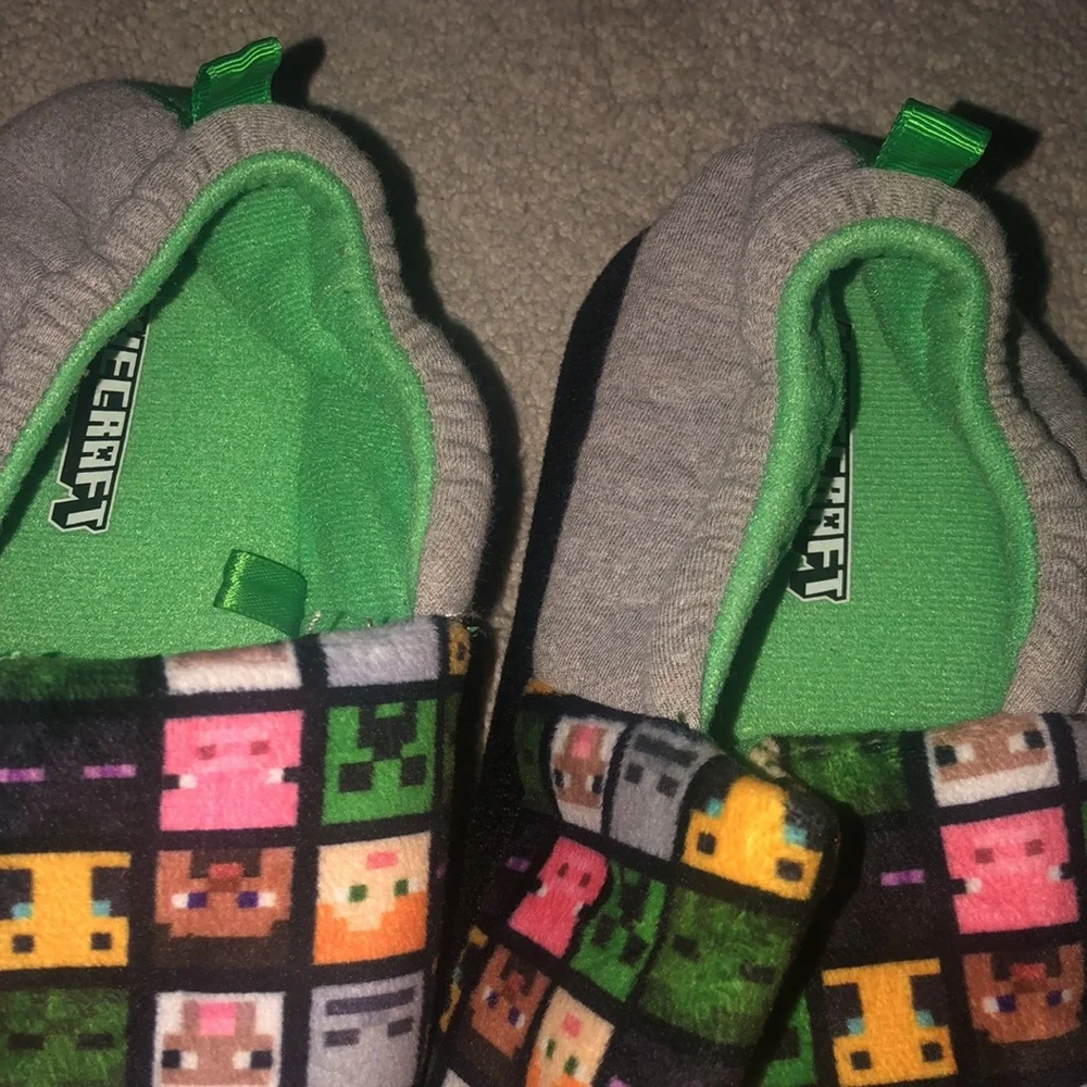 Mind craft  Minecraft Kids‎ 4-5 Slippers NWOT
